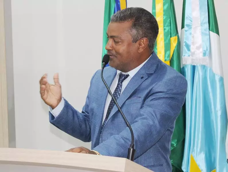 Ato na Câmara Municipal marca posse de Hélio Acosta e Alfredo Soares como prefeito e vice em Paranhos Ato na Câmara Municipal marca posse de Hélio Acosta e Alfredo Soares como prefeito e vice em Paranhos