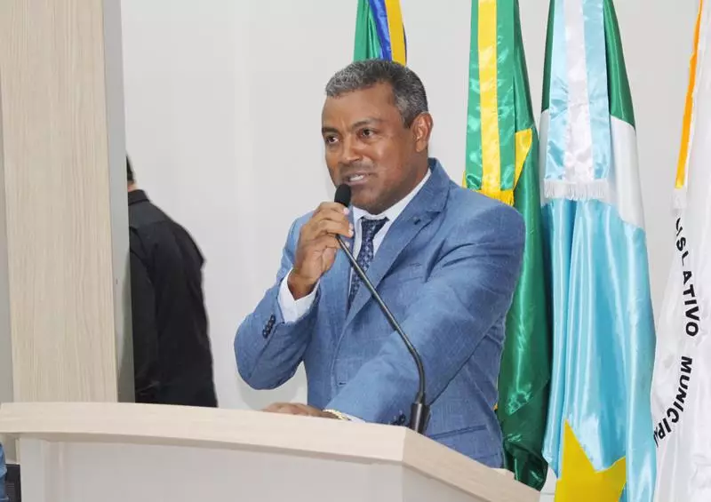 Ato na Câmara Municipal marca posse de Hélio Acosta e Alfredo Soares como prefeito e vice em Paranhos Ato na Câmara Municipal marca posse de Hélio Acosta e Alfredo Soares como prefeito e vice em Paranhos