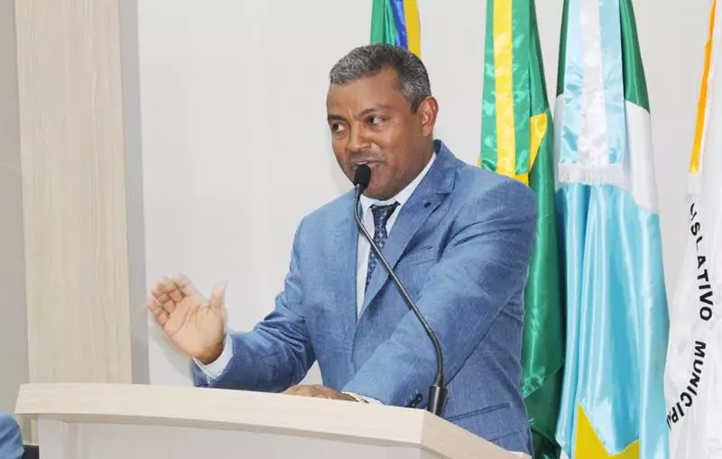 Ato na Câmara Municipal marca posse de Hélio Acosta e Alfredo Soares como prefeito e vice em Paranhos Ato na Câmara Municipal marca posse de Hélio Acosta e Alfredo Soares como prefeito e vice em Paranhos