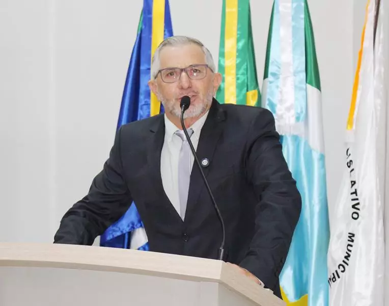 Ato na Câmara Municipal marca posse de Hélio Acosta e Alfredo Soares como prefeito e vice em Paranhos Ato na Câmara Municipal marca posse de Hélio Acosta e Alfredo Soares como prefeito e vice em Paranhos