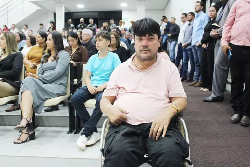 Ato na Câmara Municipal marca posse de Hélio Acosta e Alfredo Soares como prefeito e vice em Paranhos Ato na Câmara Municipal marca posse de Hélio Acosta e Alfredo Soares como prefeito e vice em Paranhos