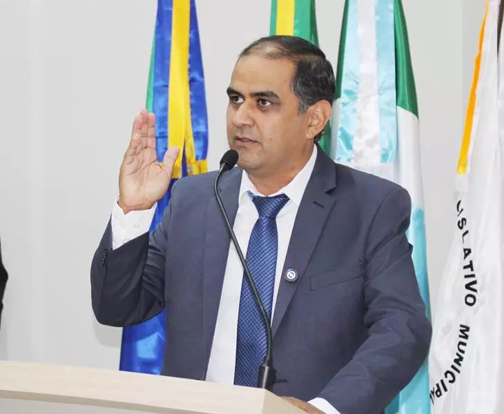 Ato na Câmara Municipal marca posse de Hélio Acosta e Alfredo Soares como prefeito e vice em Paranhos Ato na Câmara Municipal marca posse de Hélio Acosta e Alfredo Soares como prefeito e vice em Paranhos