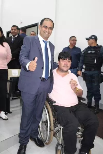 Ato na Câmara Municipal marca posse de Hélio Acosta e Alfredo Soares como prefeito e vice em Paranhos Ato na Câmara Municipal marca posse de Hélio Acosta e Alfredo Soares como prefeito e vice em Paranhos