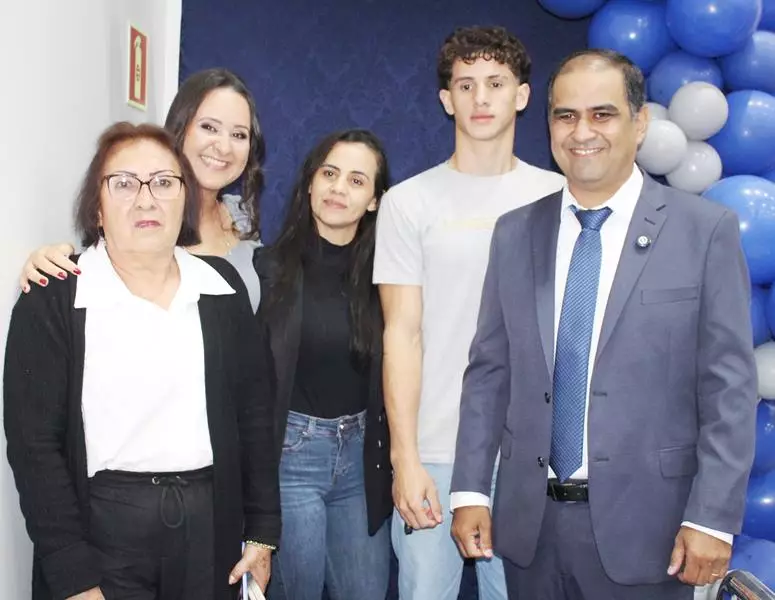 Ato na Câmara Municipal marca posse de Hélio Acosta e Alfredo Soares como prefeito e vice em Paranhos Ato na Câmara Municipal marca posse de Hélio Acosta e Alfredo Soares como prefeito e vice em Paranhos