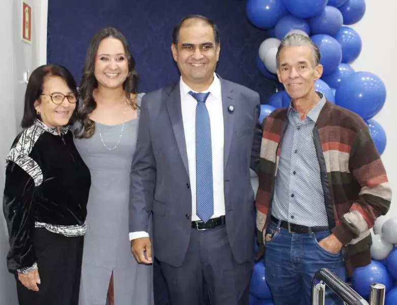 Ato na Câmara Municipal marca posse de Hélio Acosta e Alfredo Soares como prefeito e vice em Paranhos Ato na Câmara Municipal marca posse de Hélio Acosta e Alfredo Soares como prefeito e vice em Paranhos