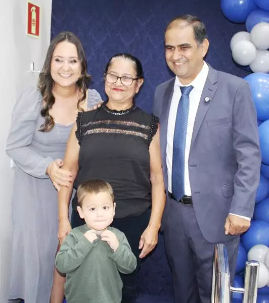 Ato na Câmara Municipal marca posse de Hélio Acosta e Alfredo Soares como prefeito e vice em Paranhos Ato na Câmara Municipal marca posse de Hélio Acosta e Alfredo Soares como prefeito e vice em Paranhos
