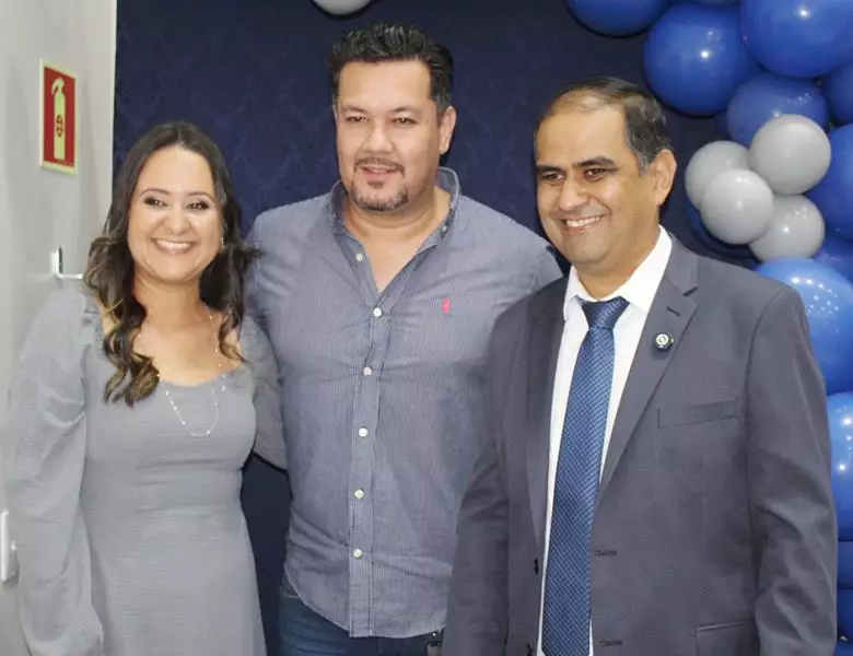 Ato na Câmara Municipal marca posse de Hélio Acosta e Alfredo Soares como prefeito e vice em Paranhos Ato na Câmara Municipal marca posse de Hélio Acosta e Alfredo Soares como prefeito e vice em Paranhos