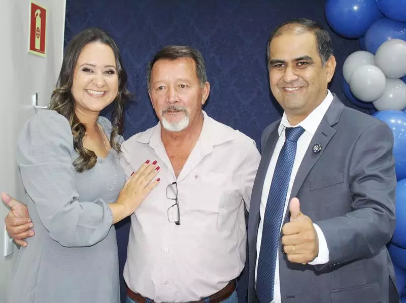 Ato na Câmara Municipal marca posse de Hélio Acosta e Alfredo Soares como prefeito e vice em Paranhos Ato na Câmara Municipal marca posse de Hélio Acosta e Alfredo Soares como prefeito e vice em Paranhos