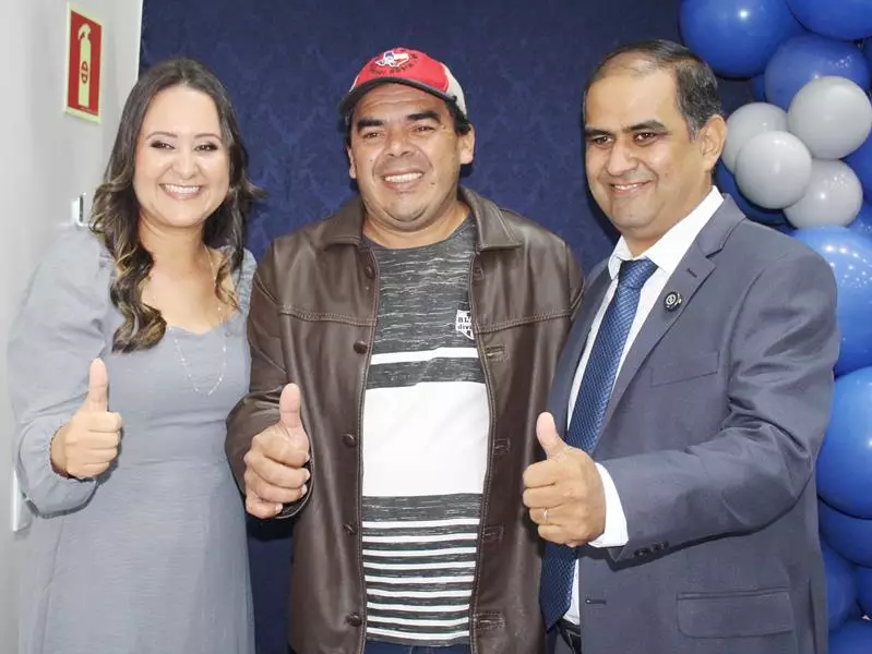 Ato na Câmara Municipal marca posse de Hélio Acosta e Alfredo Soares como prefeito e vice em Paranhos Ato na Câmara Municipal marca posse de Hélio Acosta e Alfredo Soares como prefeito e vice em Paranhos