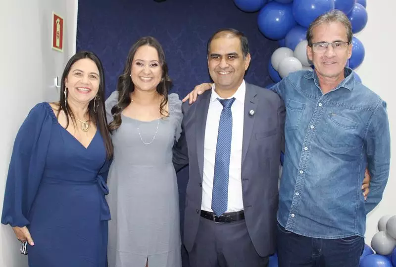 Ato na Câmara Municipal marca posse de Hélio Acosta e Alfredo Soares como prefeito e vice em Paranhos Ato na Câmara Municipal marca posse de Hélio Acosta e Alfredo Soares como prefeito e vice em Paranhos