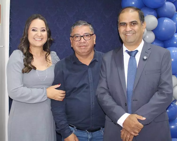 Ato na Câmara Municipal marca posse de Hélio Acosta e Alfredo Soares como prefeito e vice em Paranhos Ato na Câmara Municipal marca posse de Hélio Acosta e Alfredo Soares como prefeito e vice em Paranhos