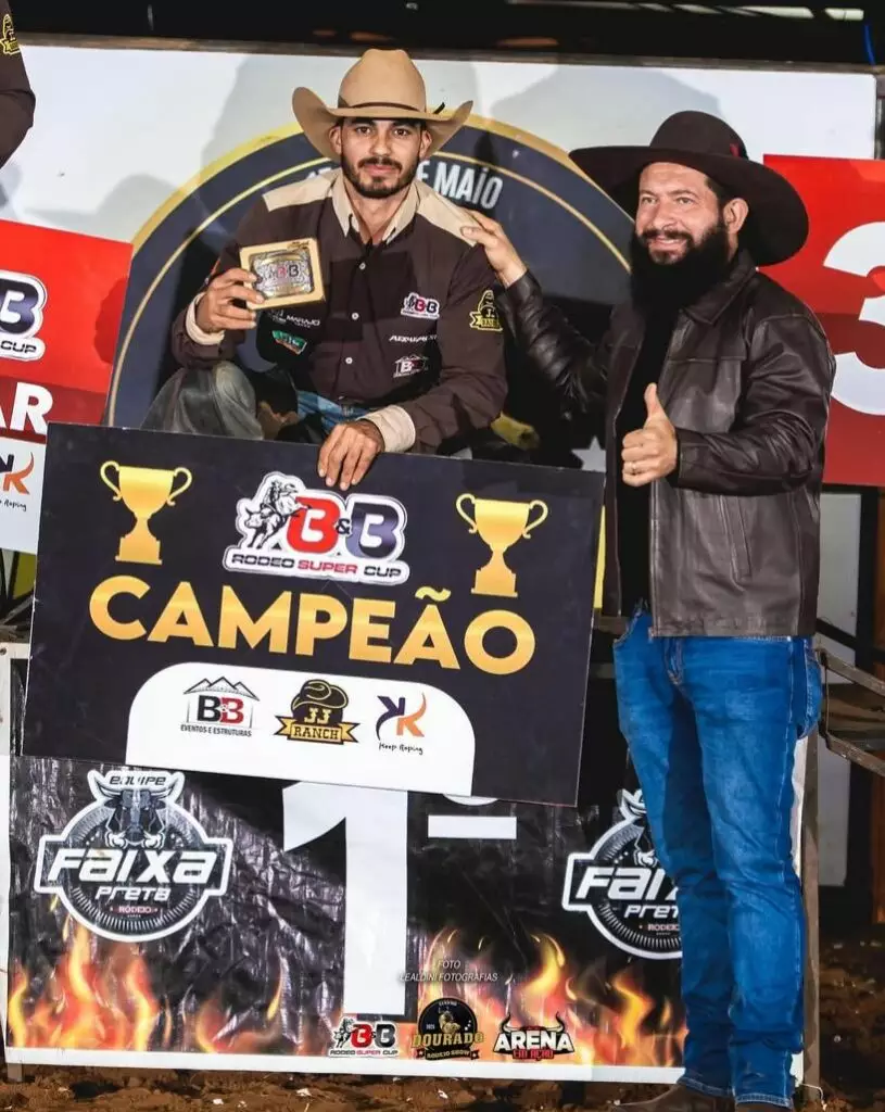 Peão de Tacuru é campeão de rodeio em touros em São Paulo Peão de Tacuru é campeão de rodeio em touros em São Paulo