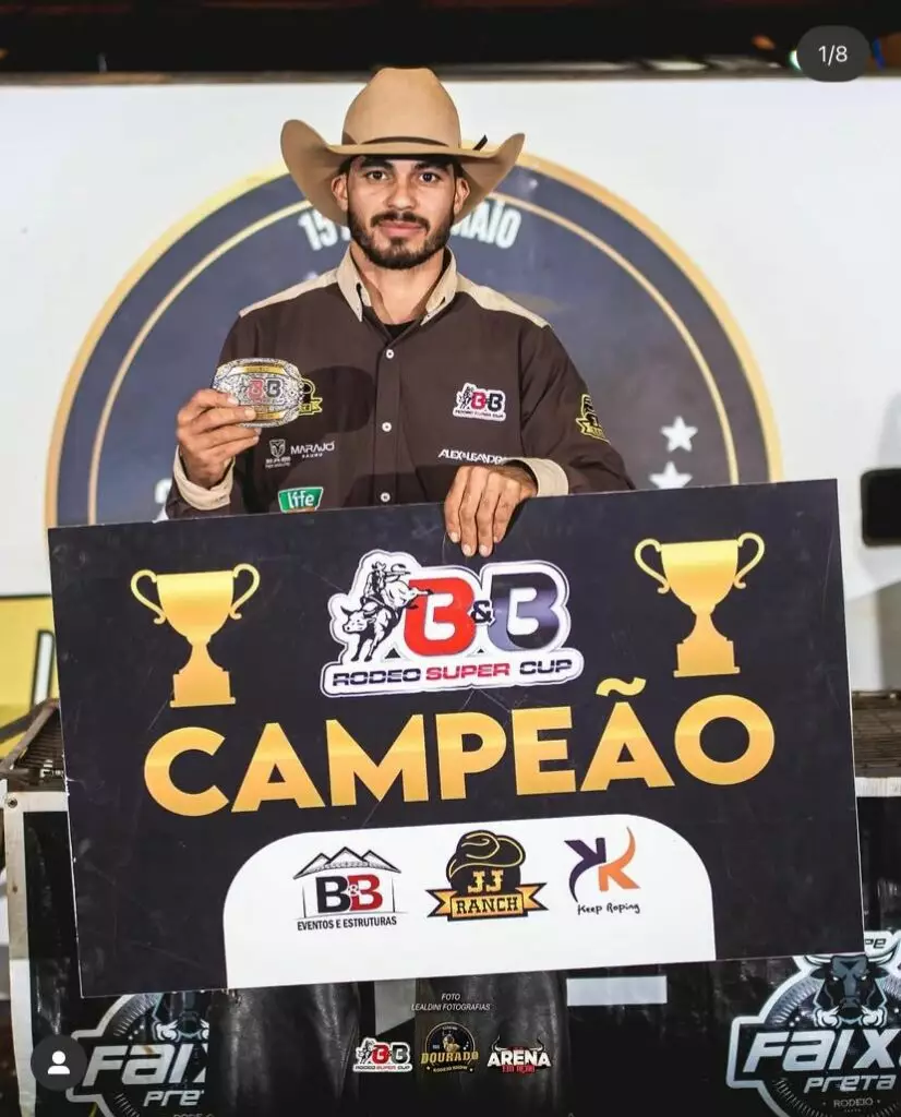 Peão de Tacuru é campeão de rodeio em touros em São Paulo Peão de Tacuru é campeão de rodeio em touros em São Paulo