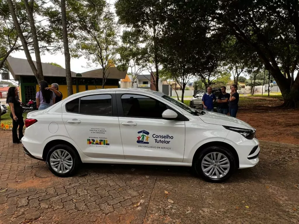 Prefeitura de Amambai entrega veículo novo ao Conselho Tutelar Prefeitura de Amambai entrega veículo novo ao Conselho Tutelar