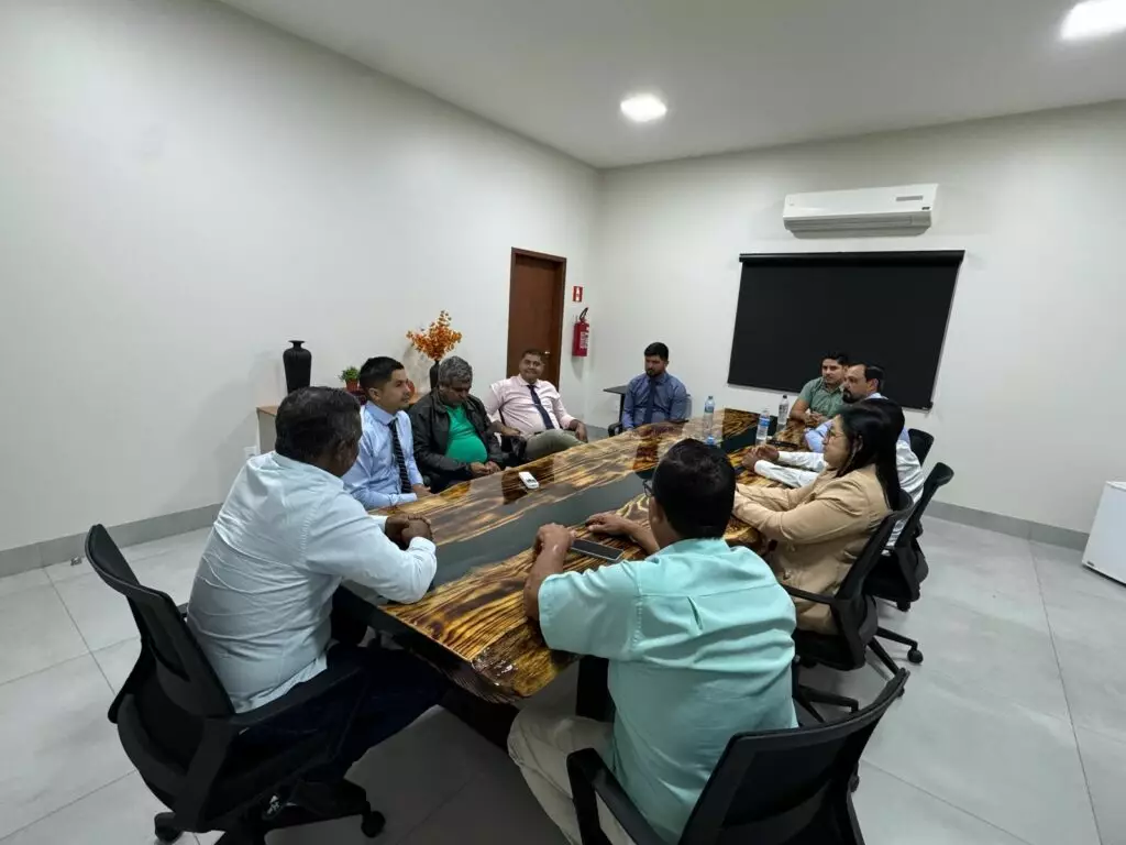 Vereadores de Paranhos recebem secretário municipal de Obras para alinhar planejamento Vereadores de Paranhos recebem secretário municipal de Obras para alinhar planejamento