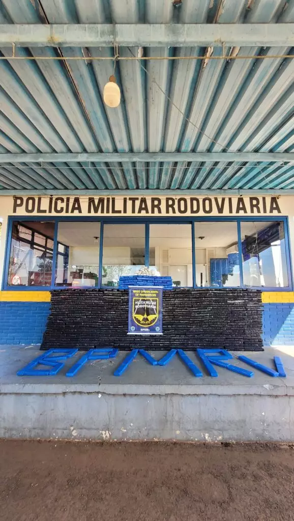 Homem é preso com quase uma tonelada de maconha em veículo dublê na cidade de Amambai Homem é preso com quase uma tonelada de maconha em veículo dublê na cidade de Amambai