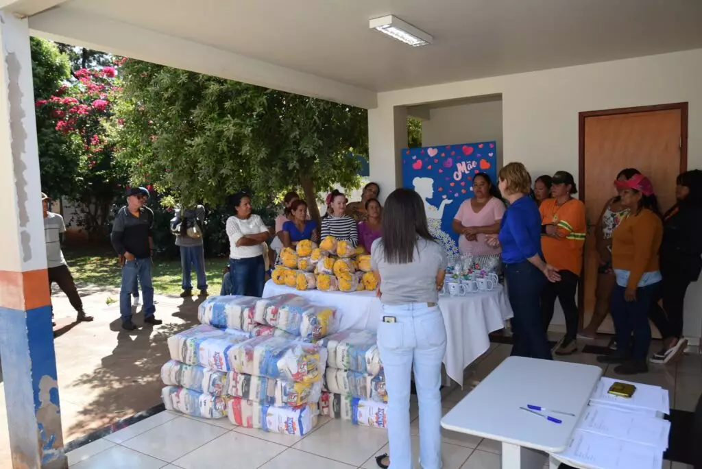 Assistência Social de Iguatemi entrega 50 cestas básicas e frangos para as famílias do “Projeto Se Essa Rua Fosse Minha” Assistência Social de Iguatemi entrega 50 cestas básicas e frangos para as famílias do “Projeto Se Essa Rua Fosse Minha”