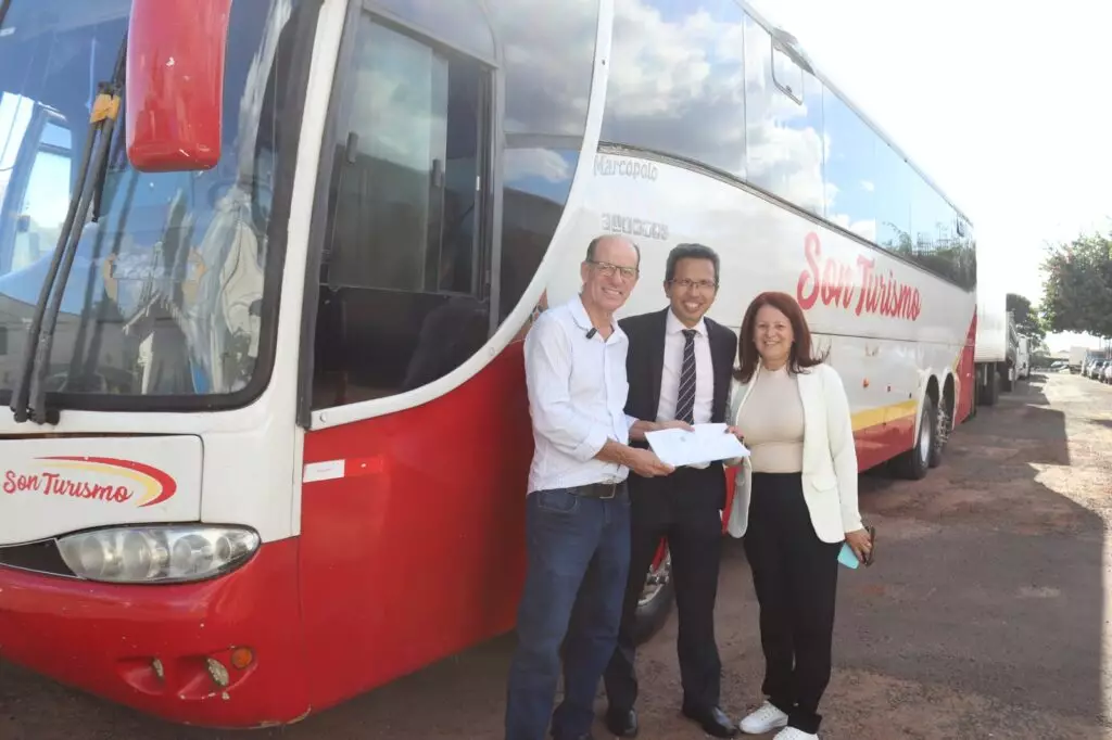 Prefeitura de Amambai conquista ônibus para o esporte e a cultura Prefeitura de Amambai conquista ônibus para o esporte e a cultura