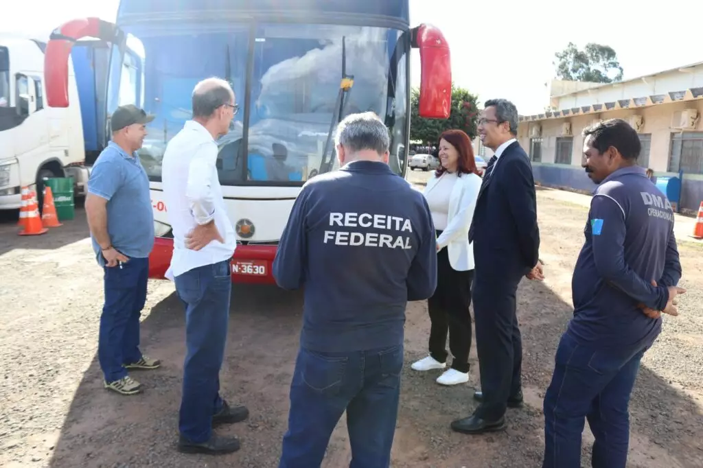 Prefeitura de Amambai conquista ônibus para o esporte e a cultura Prefeitura de Amambai conquista ônibus para o esporte e a cultura