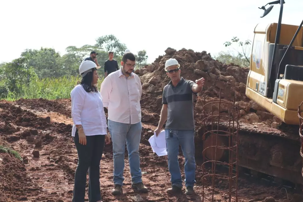 Caarapó: Administração de Lurdes Portugal investe cerca de R$ 11 milhões em asfaltamento e drenagem nos bairros Planalto e Aprazível Caarapó: Administração de Lurdes Portugal investe cerca de R$ 11 milhões em asfaltamento e drenagem nos bairros Planalto e Aprazível