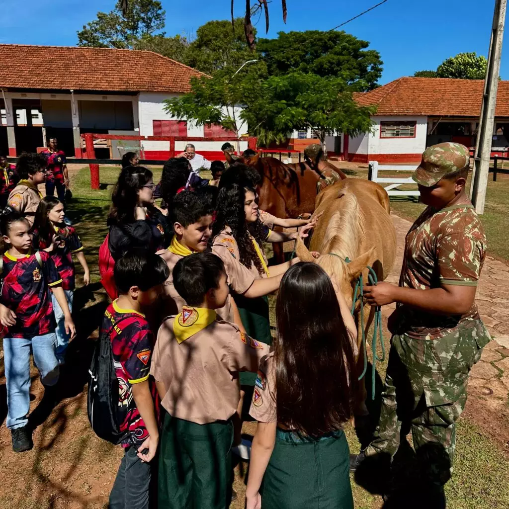 Desbravadores Atalaias do Rei de Amambai visitou o 17° RC Mec Regimento Solon Ribeiro Desbravadores Atalaias do Rei de Amambai visitou o 17° RC Mec Regimento Solon Ribeiro