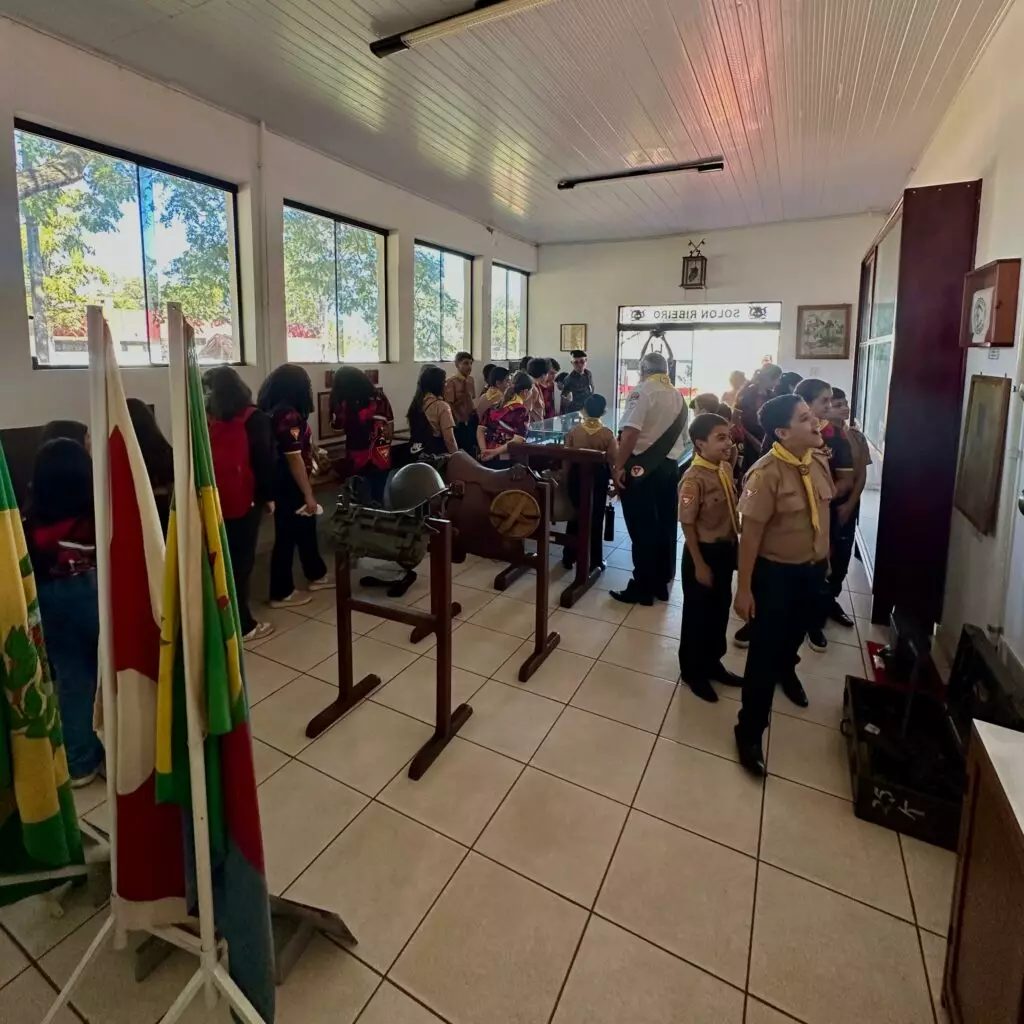 Desbravadores Atalaias do Rei de Amambai visitou o 17° RC Mec Regimento Solon Ribeiro Desbravadores Atalaias do Rei de Amambai visitou o 17° RC Mec Regimento Solon Ribeiro