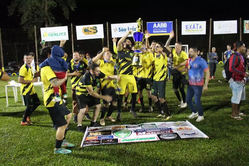 Fazenda Flamboyant faz 2x1 na final e é campeã da 20ª Copa Ouro AABB de Suíço em Amambai Fazenda Flamboyant faz 2x1 na final e é campeã da 20ª Copa Ouro AABB de Suíço em Amambai