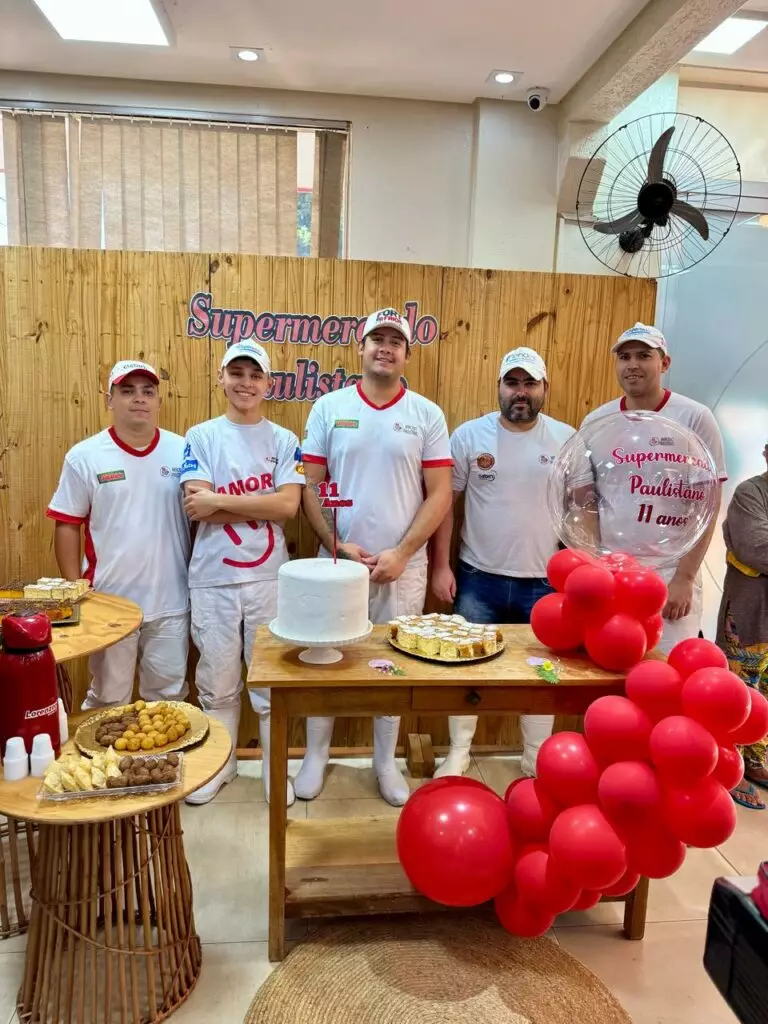 Supermercado Paulistano comemora seus 11 anos de atividade com clientes e funcionários em Iguatemi Supermercado Paulistano comemora seus 11 anos de atividade com clientes e funcionários em Iguatemi