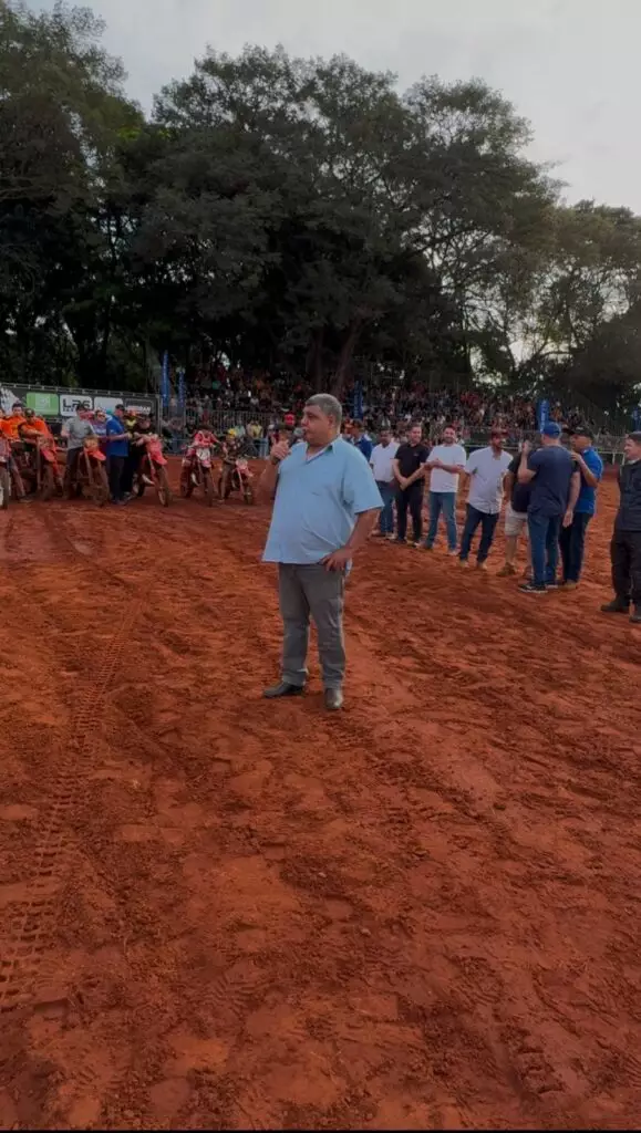 Presidente da Câmara de Sete Quedas, Miro do Carioca, parabeniza Moto Clube pela Corrida de Velocross