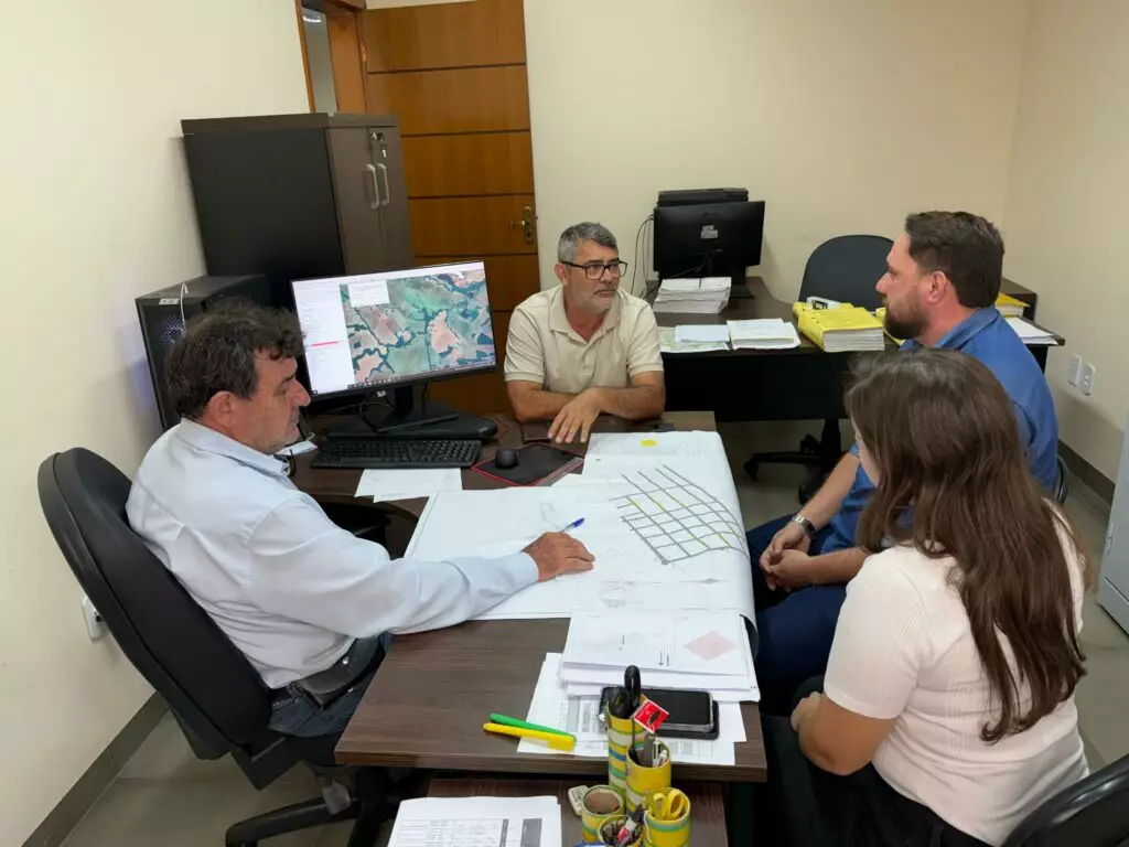 Prefeitura de Amambai cobra melhorias e empresa assume compromisso de corrigir pavimentação em obras de esgoto