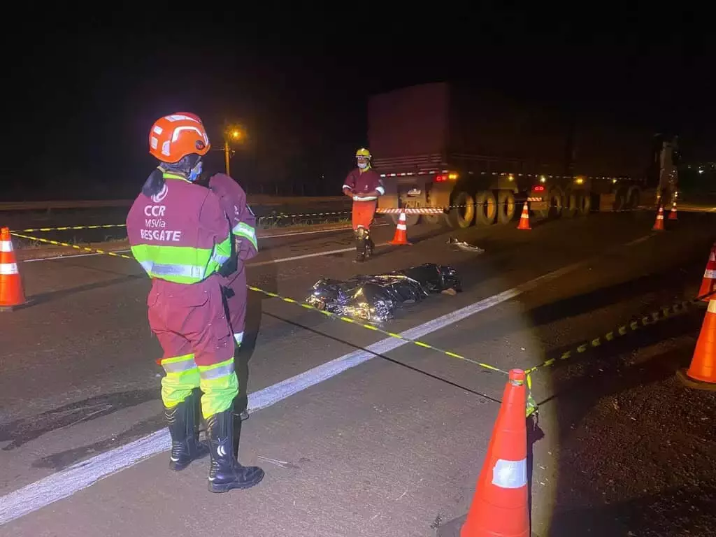Mulher morre atropelada por picape na BR-163 em Dourados; motorista foi preso com sinais de embriaguez Mulher morre atropelada por picape na BR-163 em Dourados; motorista foi preso com sinais de embriaguez