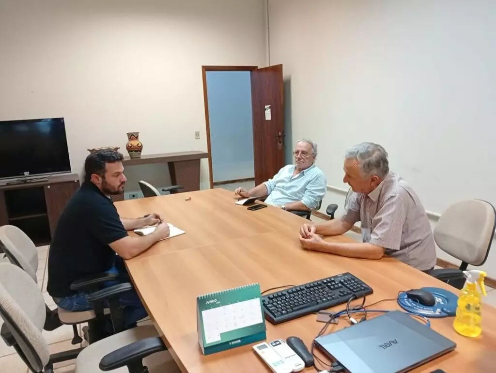 Secretário de Desenvolvimento Econômico busca parcerias com a Embrapa para impulsionar setor agropecuário em Iguatemi Secretário de Desenvolvimento Econômico busca parcerias com a Embrapa para impulsionar setor agropecuário em Iguatemi