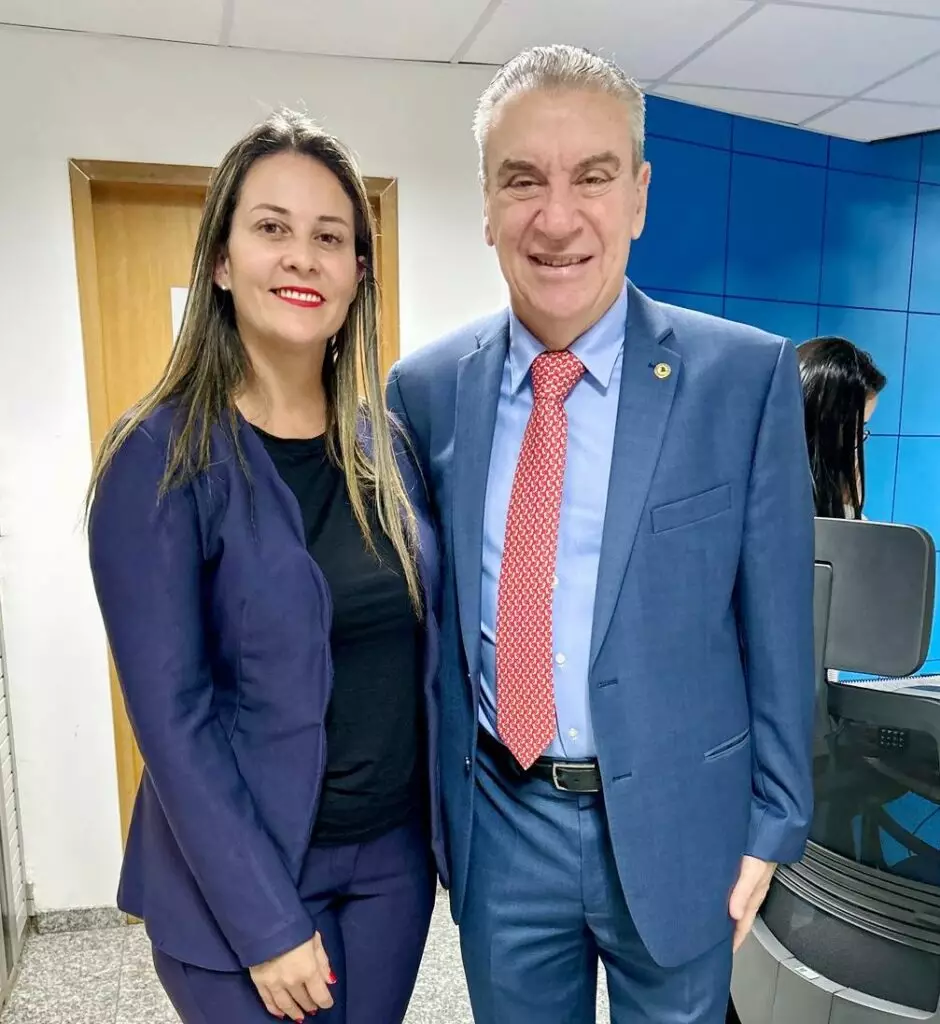 Lígia Borges agradece pessoalmente a Geraldo Resende, Dr. Luiz Ovando e Paulo Corrêa por recursos destinados à Amambai Lígia Borges agradece pessoalmente a Geraldo Resende, Dr. Luiz Ovando e Paulo Corrêa por recursos destinados à Amambai