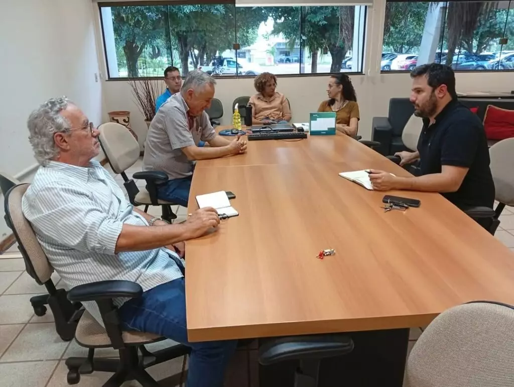 Secretário de Desenvolvimento Econômico busca parcerias com a Embrapa para impulsionar setor agropecuário em Iguatemi Secretário de Desenvolvimento Econômico busca parcerias com a Embrapa para impulsionar setor agropecuário em Iguatemi