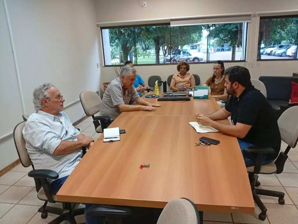Secretário de Desenvolvimento Econômico busca parcerias com a Embrapa para impulsionar setor agropecuário em Iguatemi Secretário de Desenvolvimento Econômico busca parcerias com a Embrapa para impulsionar setor agropecuário em Iguatemi