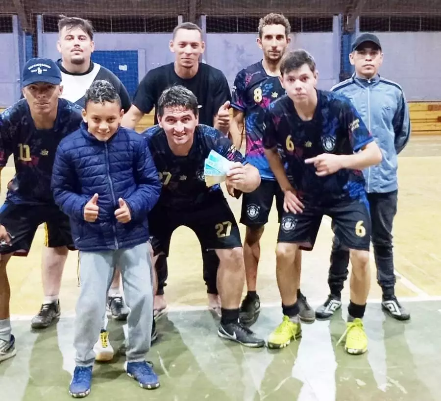 Torneio de futsal feminino e masculino reuniu times da cidade e da região em Amambai Torneio de futsal feminino e masculino reuniu times da cidade e da região em Amambai