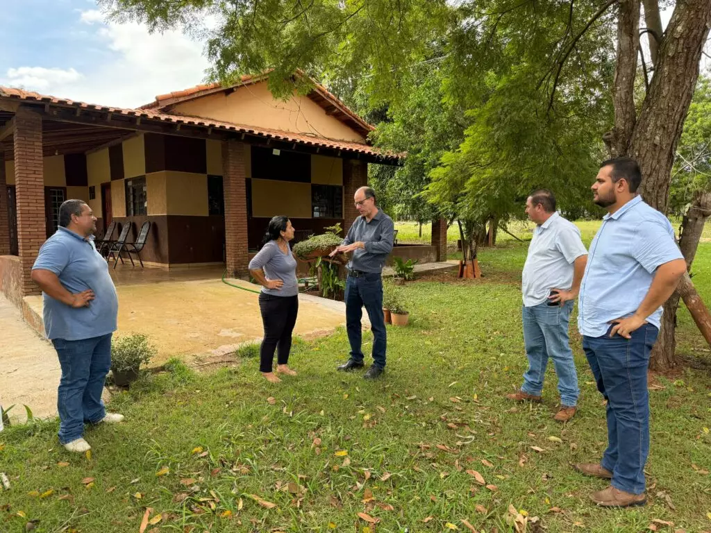 Amambai e Juti avançam em parceria para manutenção de estradas rurais