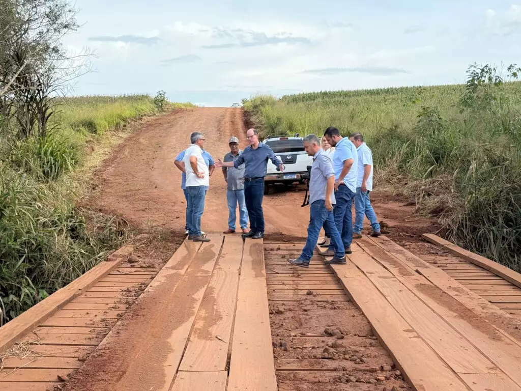 Amambai e Juti avançam em parceria para manutenção de estradas rurais