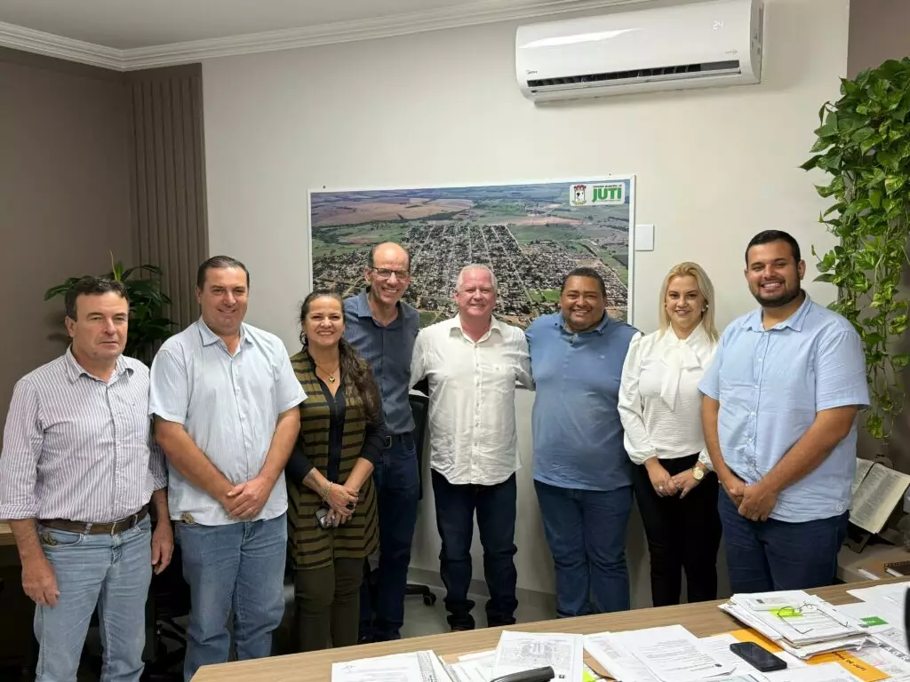 Amambai e Juti avançam em parceria para manutenção de estradas rurais