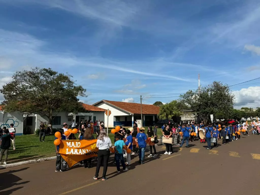 Amambai se une em Caminhada do Maio Laranja e diz não ao abuso infantil