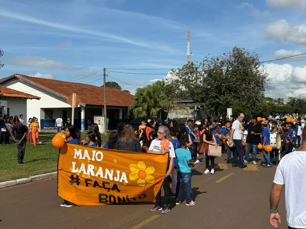 Amambai se une em Caminhada do Maio Laranja e diz não ao abuso infantil