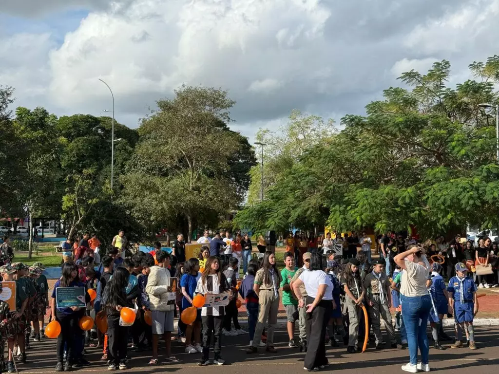Amambai se une em Caminhada do Maio Laranja e diz não ao abuso infantil