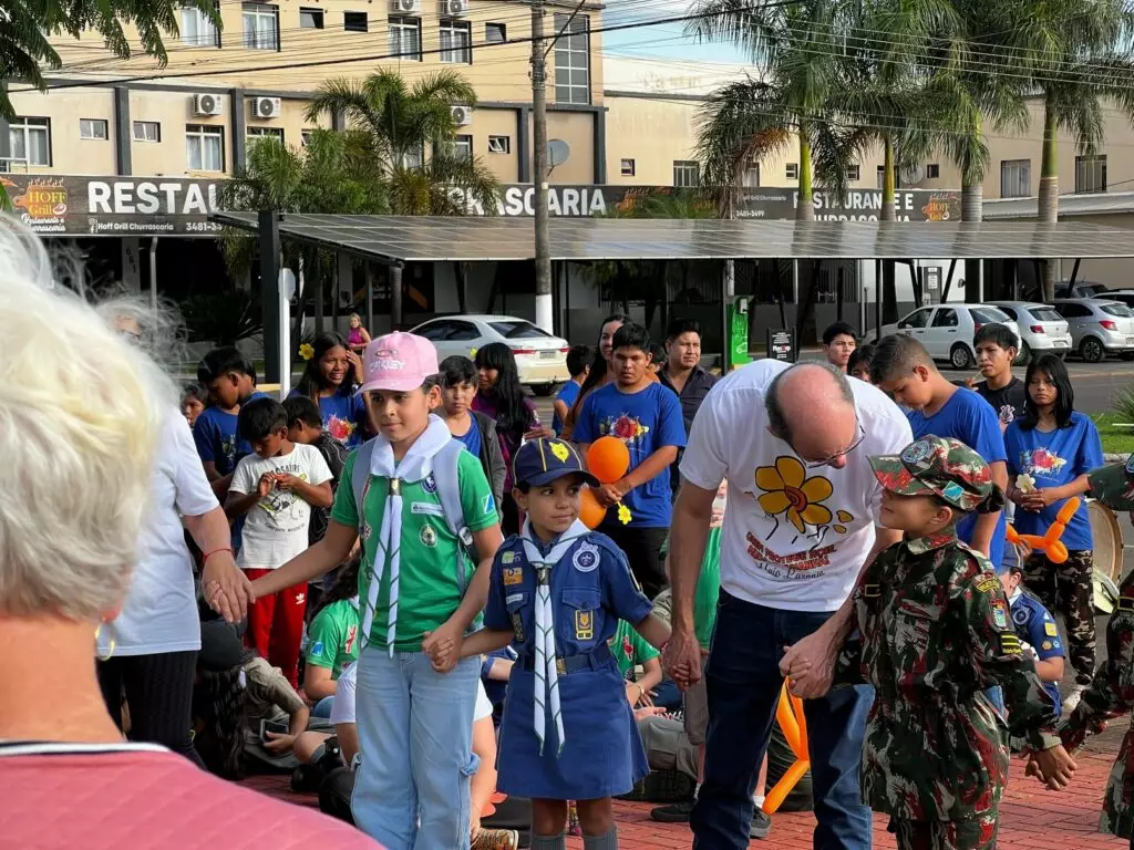 Amambai se une em Caminhada do Maio Laranja e diz não ao abuso infantil