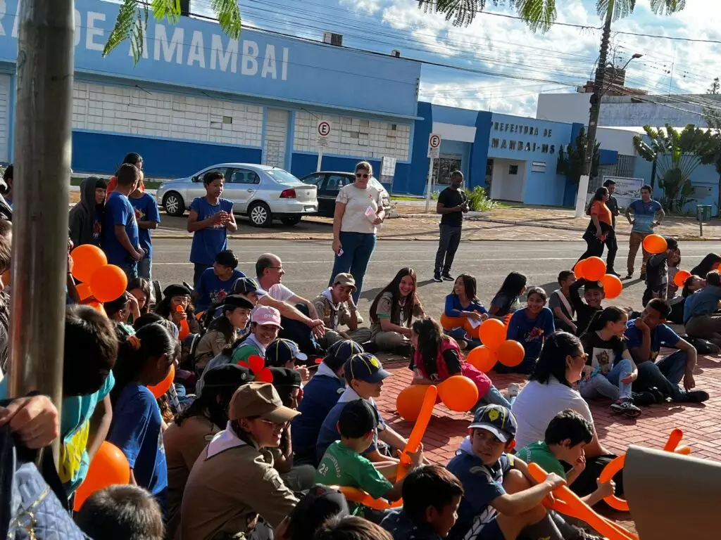 Amambai se une em Caminhada do Maio Laranja e diz não ao abuso infantil