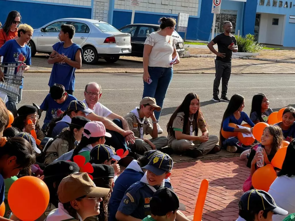 Amambai se une em Caminhada do Maio Laranja e diz não ao abuso infantil