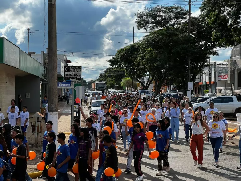 Amambai se une em Caminhada do Maio Laranja e diz não ao abuso infantil
