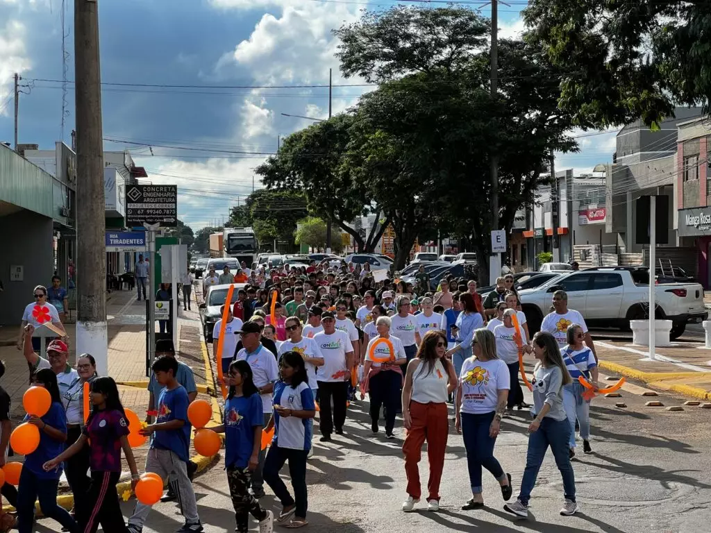Amambai se une em Caminhada do Maio Laranja e diz não ao abuso infantil