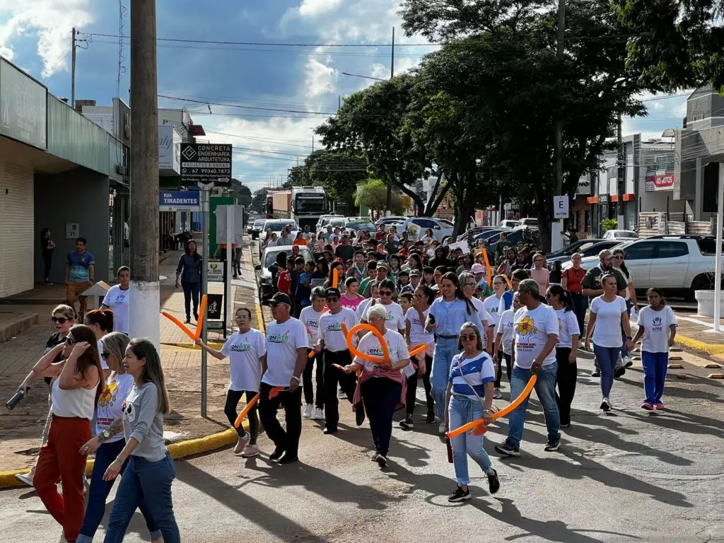 Amambai se une em Caminhada do Maio Laranja e diz não ao abuso infantil