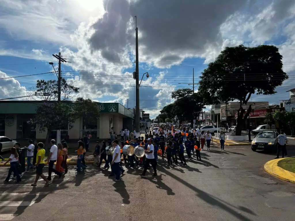 Amambai se une em Caminhada do Maio Laranja e diz não ao abuso infantil