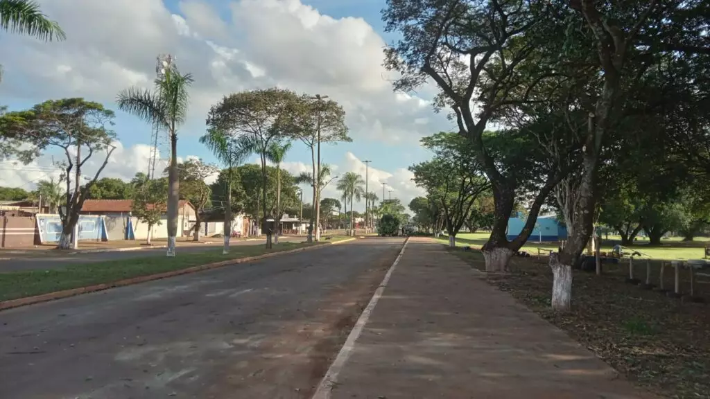 Cel. Sapucaia: Prefeitura intensifica poda de galhos para melhorar iluminação pública e garantir mais segurança